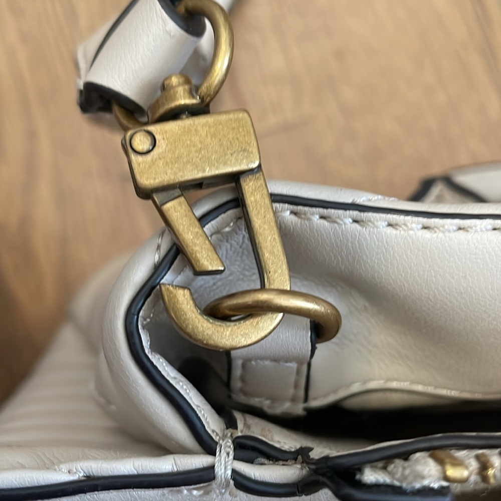 GUESS crossbody - Picture 4 of 4